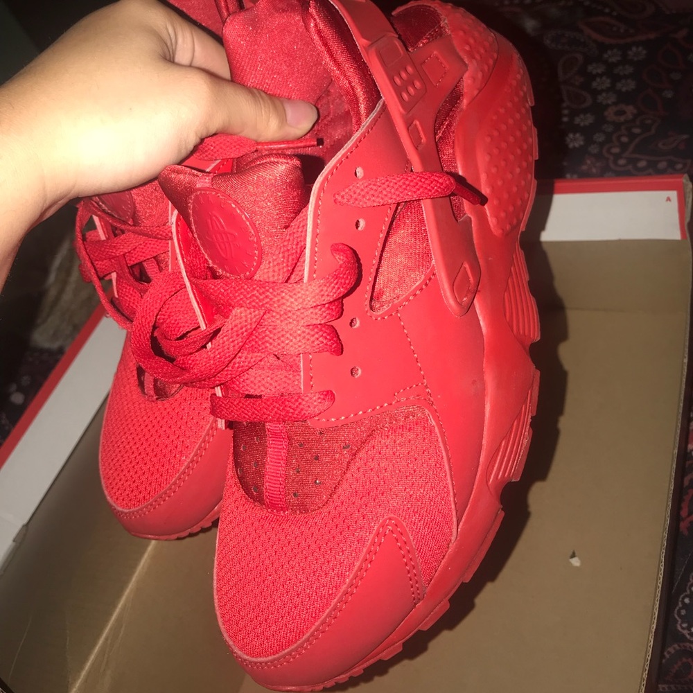 Nike Huaraches- Triple Red